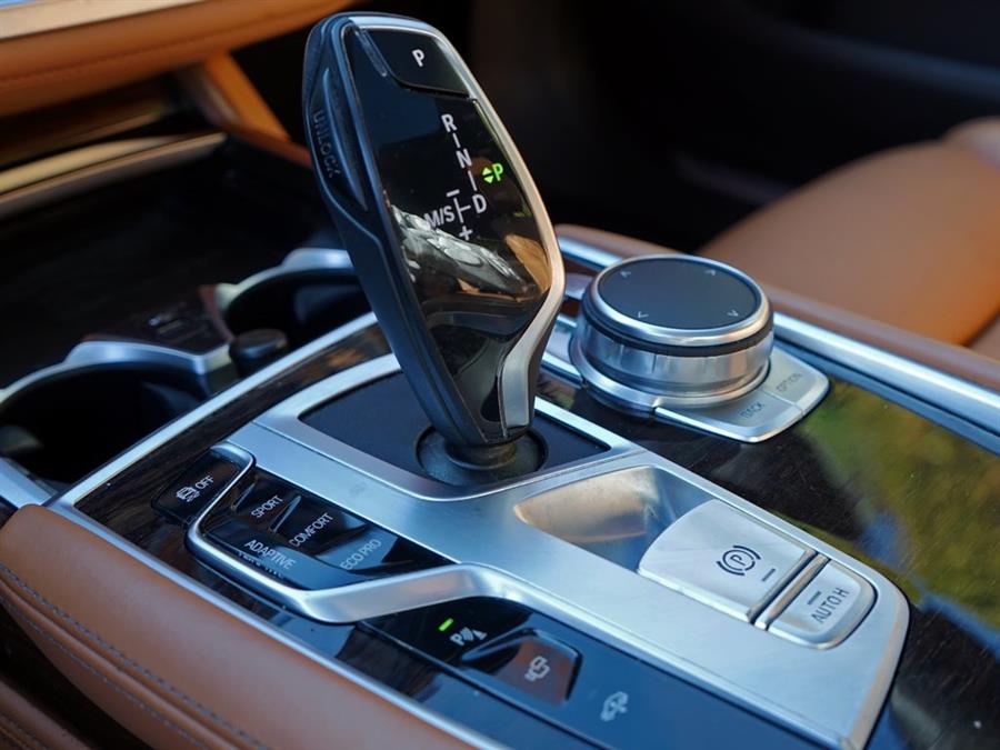 2022 BMW 7-Series 750i xDrive photo