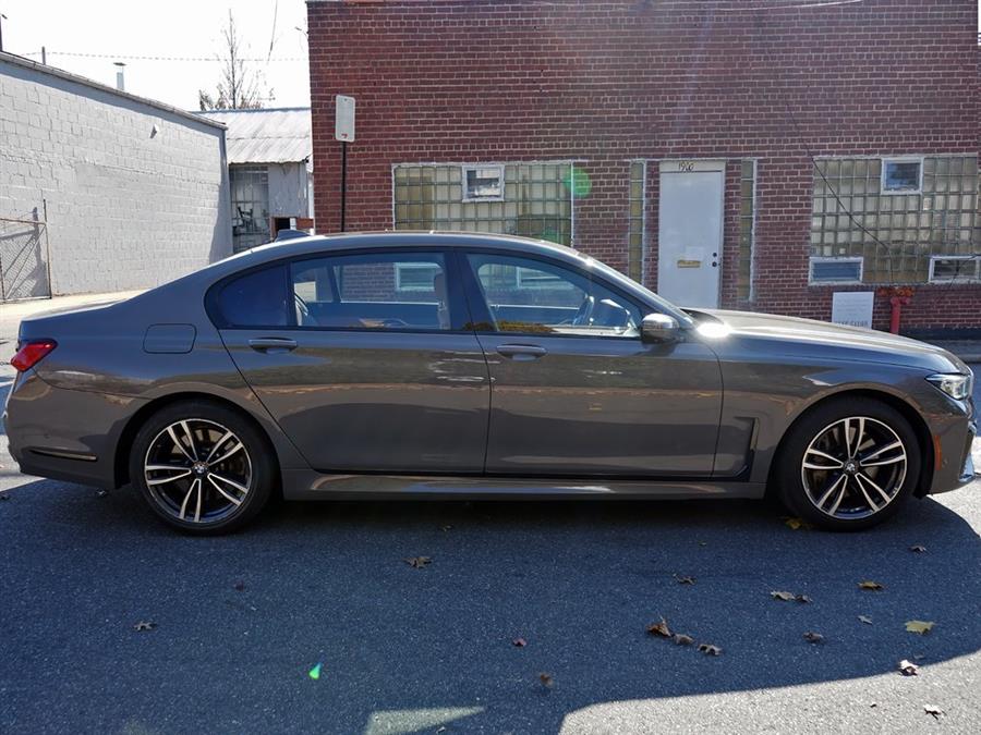 2022 BMW 7-Series 750i xDrive photo