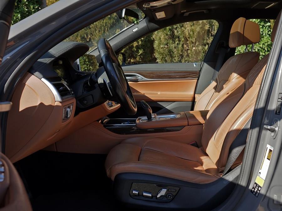 2022 BMW 7-Series 750i xDrive photo