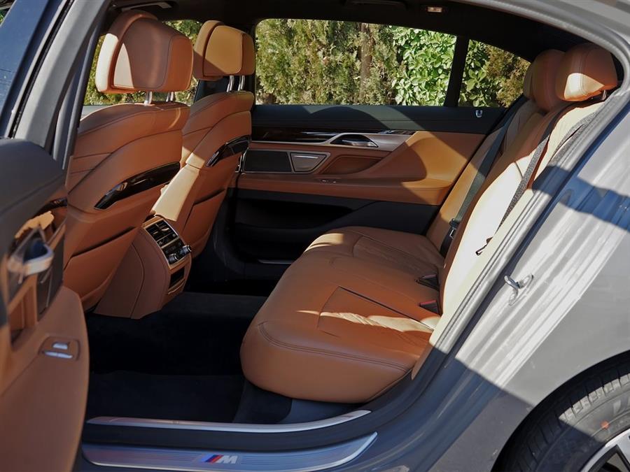 2022 BMW 7-Series 750i xDrive photo