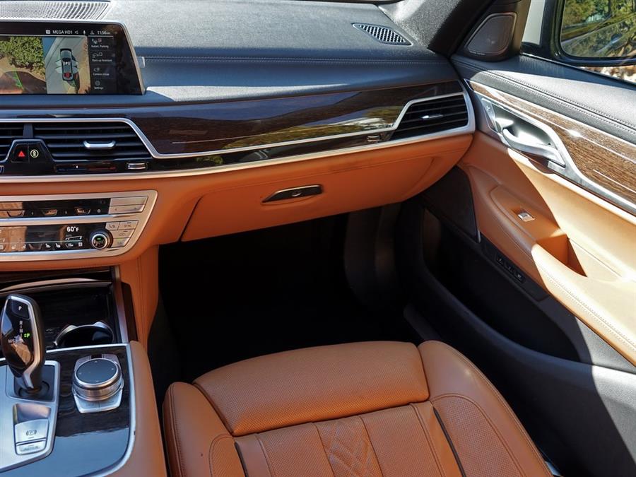 2022 BMW 7-Series 750i xDrive photo