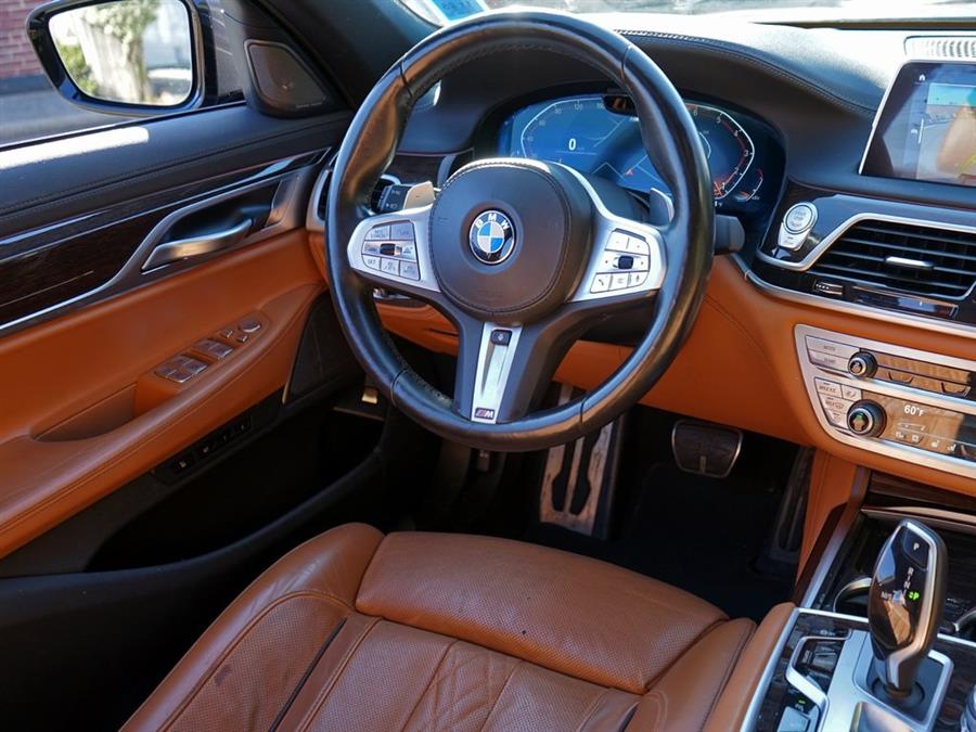 2022 BMW 7-Series 750i xDrive photo