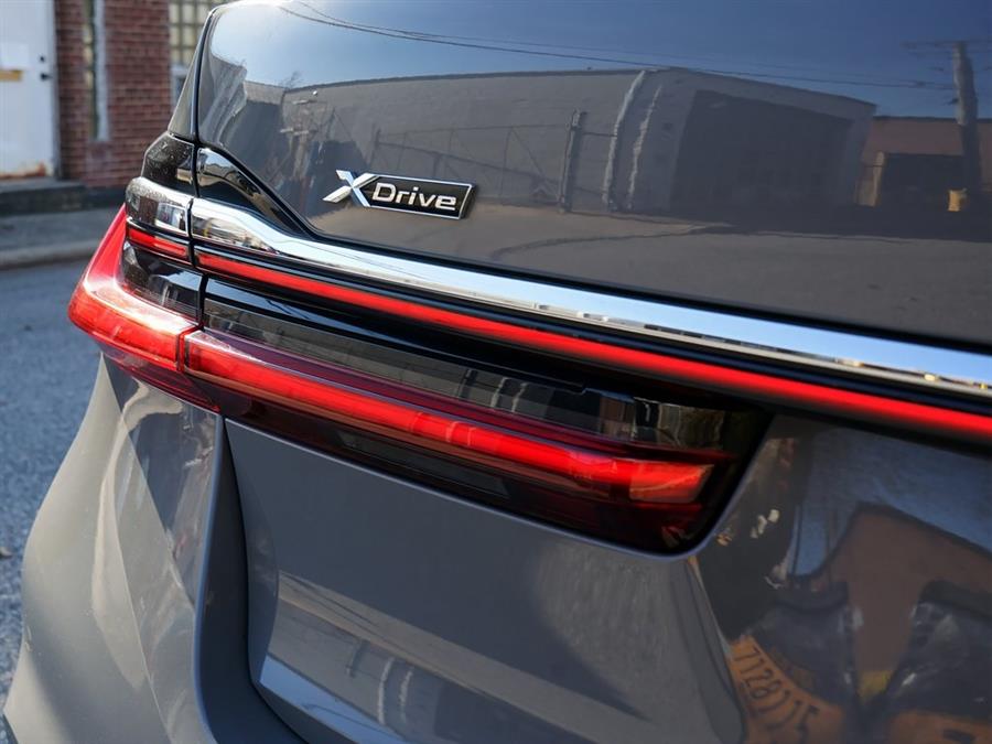 2022 BMW 7-Series 750i xDrive photo