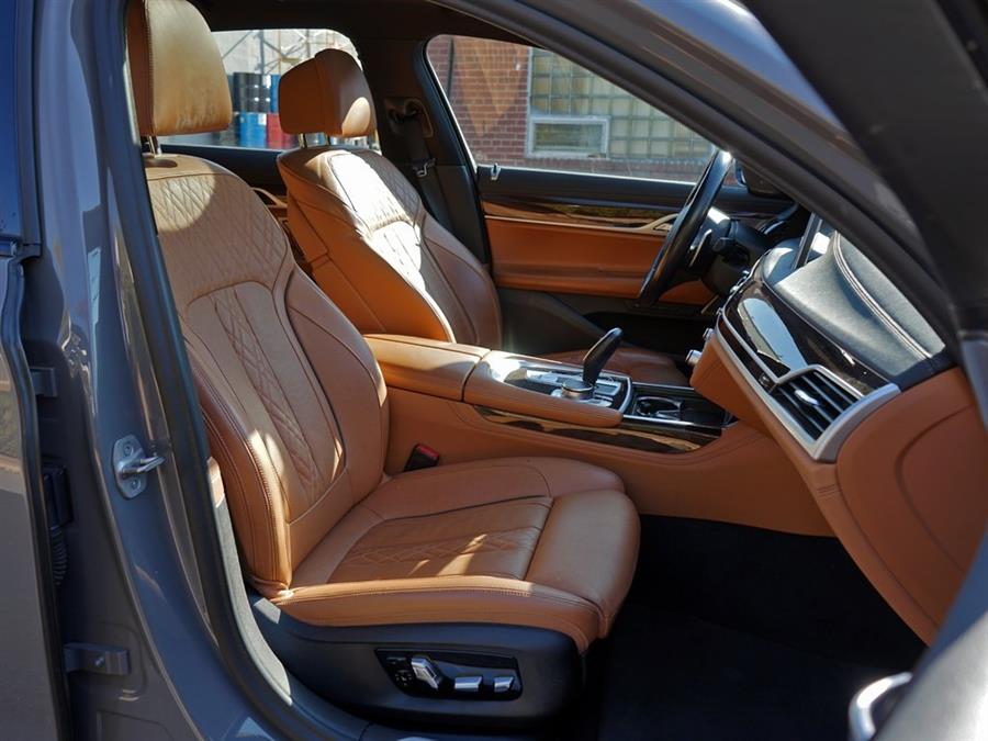 2022 BMW 7-Series 750i xDrive photo