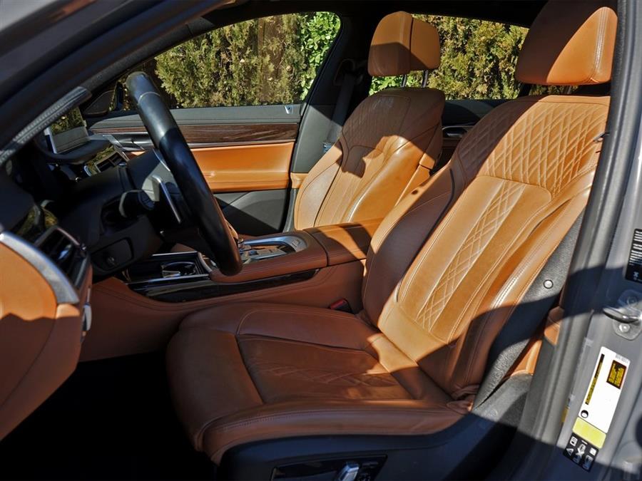 2022 BMW 7-Series 750i xDrive photo
