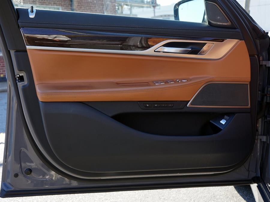 2022 BMW 7-Series 750i xDrive photo