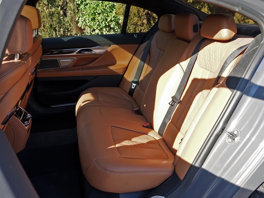 2022 BMW 7-Series 750i xDrive photo