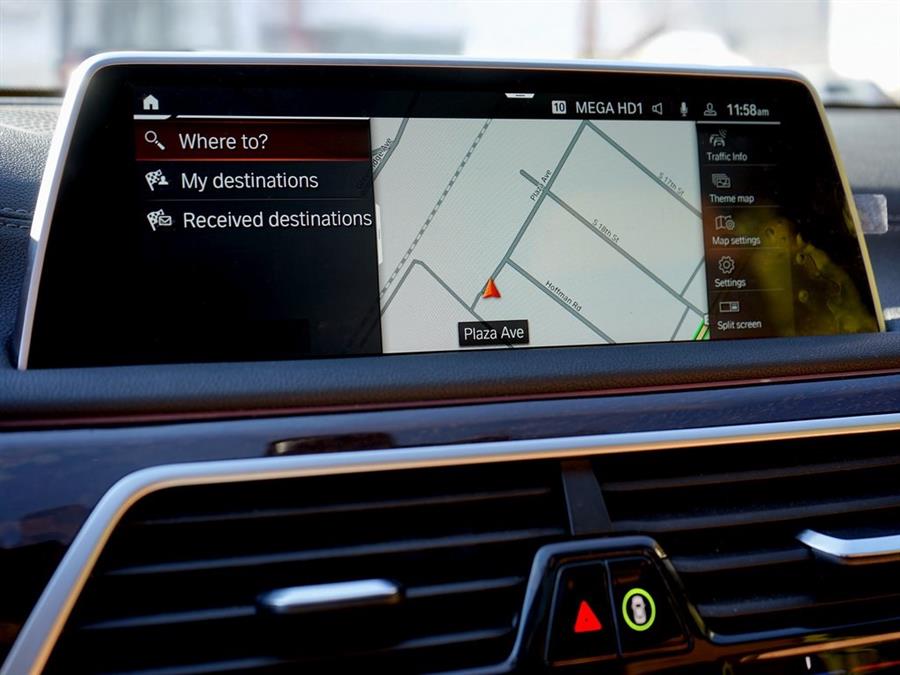 2022 BMW 7-Series 750i xDrive photo