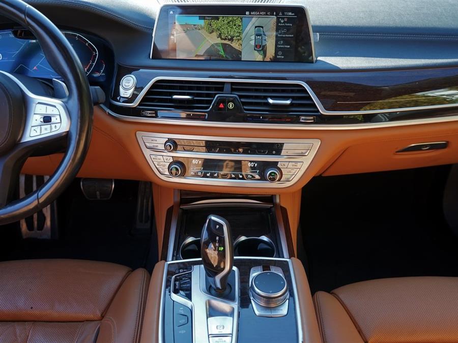 2022 BMW 7-Series 750i xDrive photo