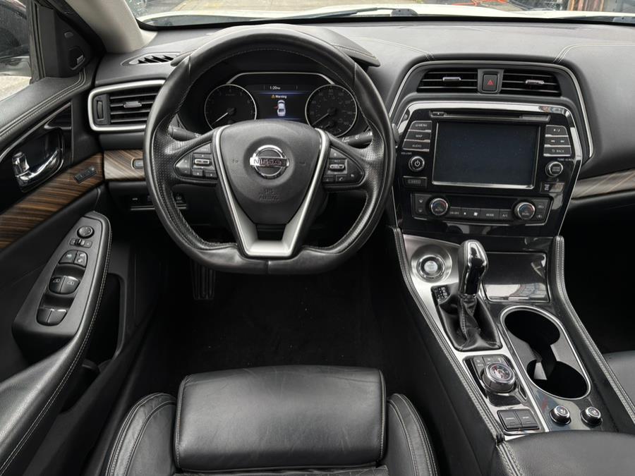 2017 Nissan Maxima Platinum 3.5L photo