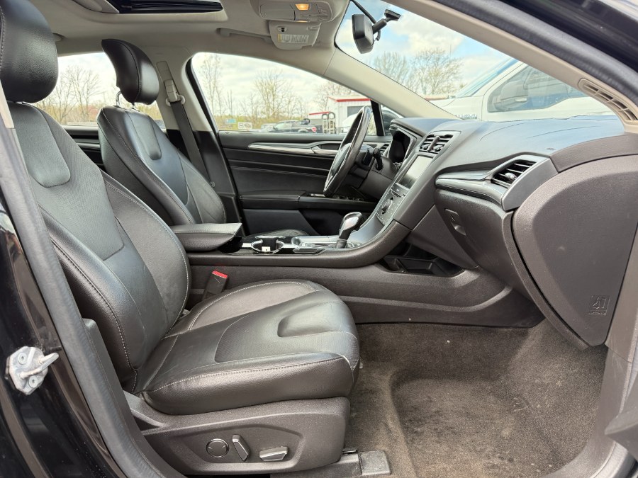 2015 Ford Fusion 4dr Sdn Titanium AWD photo