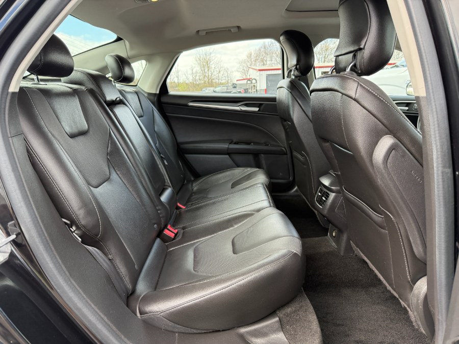 2015 Ford Fusion 4dr Sdn Titanium AWD photo