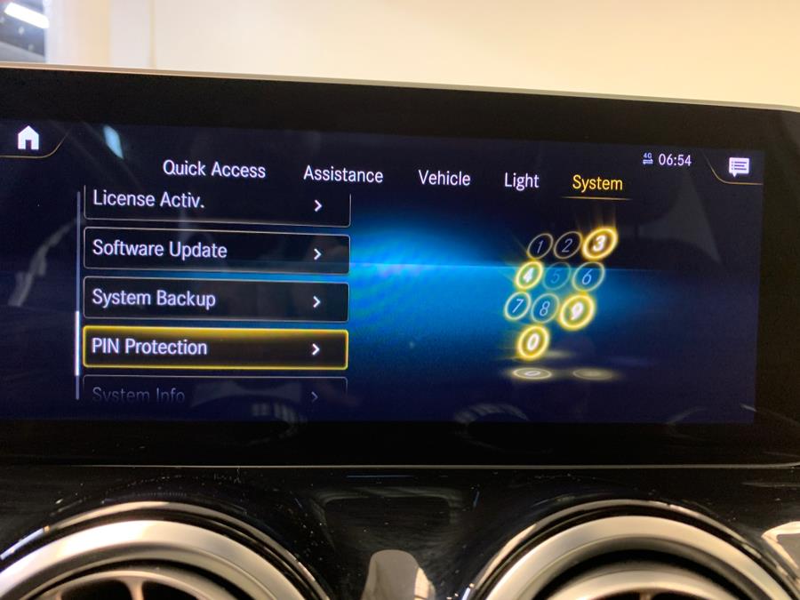 2021 Mercedes-Benz GLB GLB 250 4MATIC SUV photo