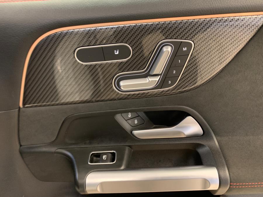 2021 Mercedes-Benz GLB GLB 250 4MATIC SUV photo