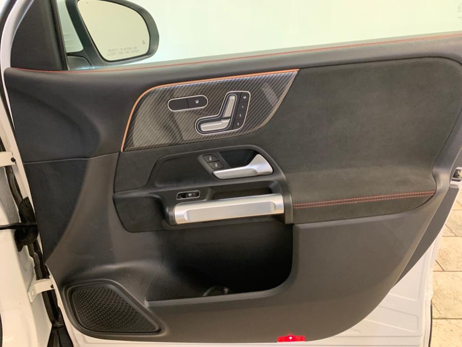 2021 Mercedes-Benz GLB GLB 250 4MATIC SUV photo