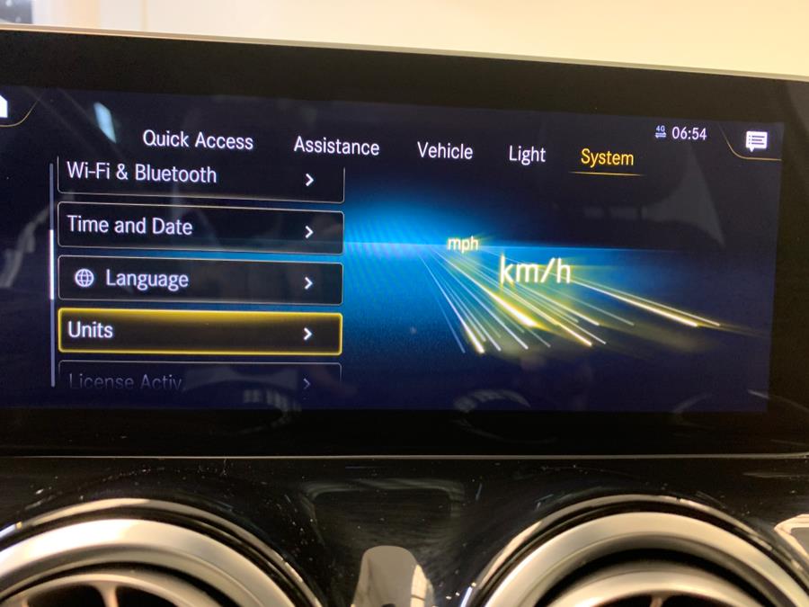 2021 Mercedes-Benz GLB GLB 250 4MATIC SUV photo