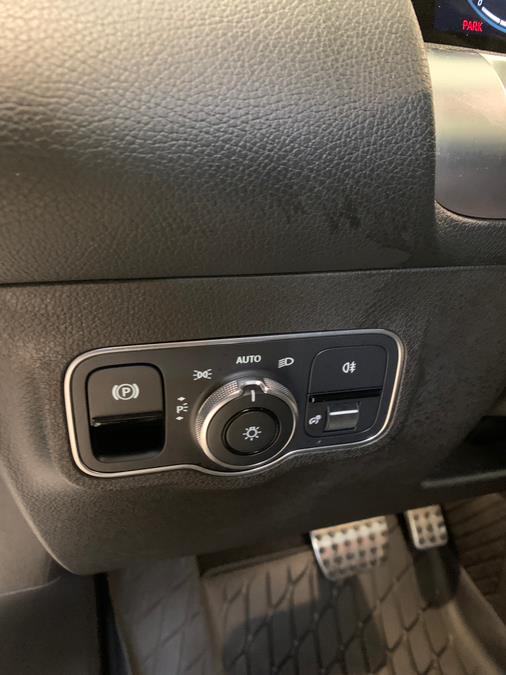 2021 Mercedes-Benz GLB GLB 250 4MATIC SUV photo