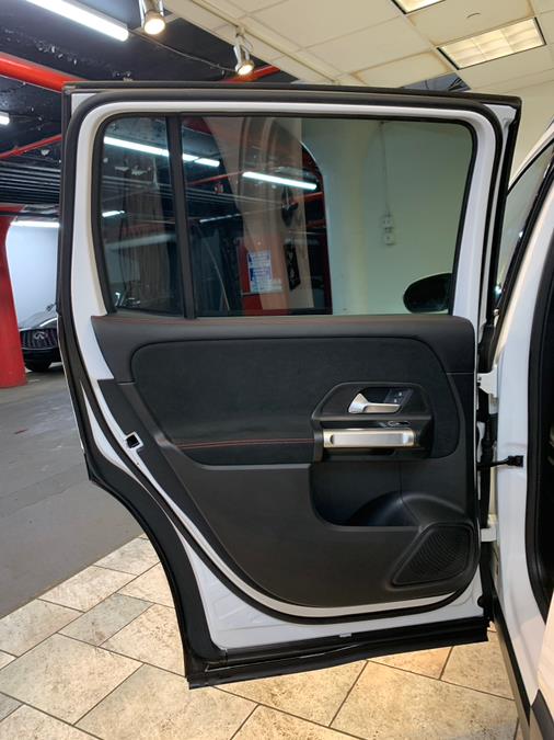 2021 Mercedes-Benz GLB GLB 250 4MATIC SUV photo