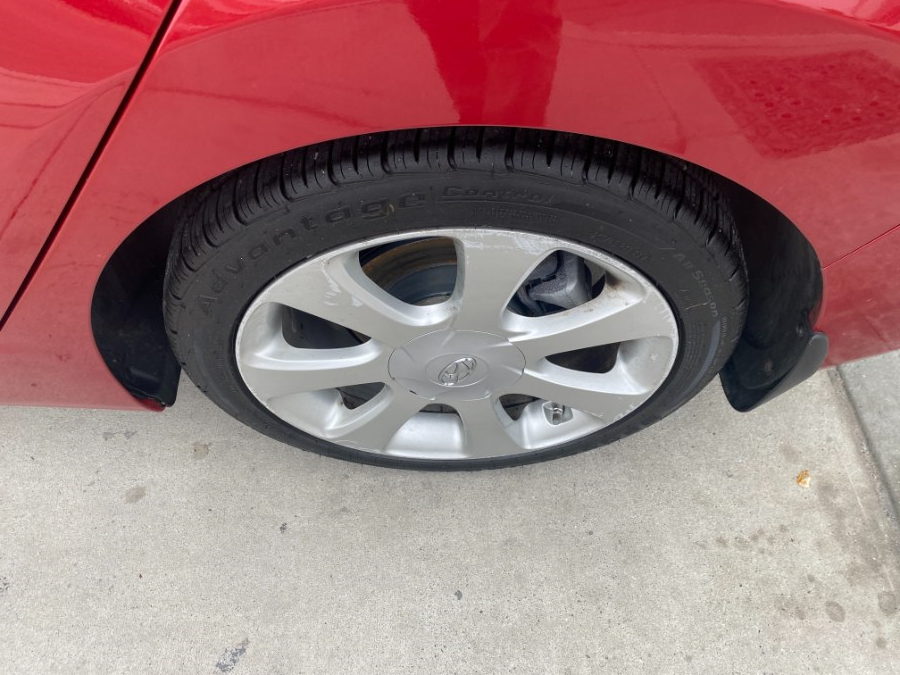 2013 Hyundai Elantra GLS photo