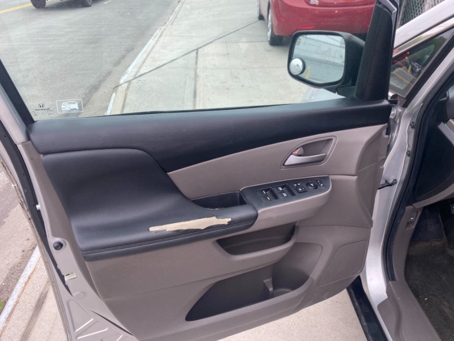 2012 Honda Odyssey LX photo