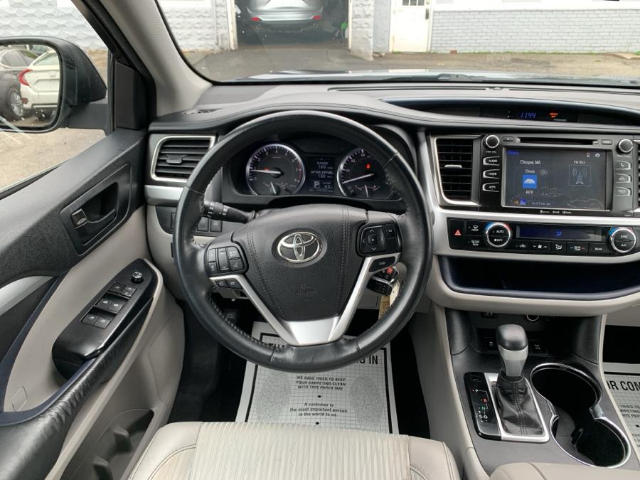 2016 Toyota Highlander AWD 4dr V6 LE (Natl) photo