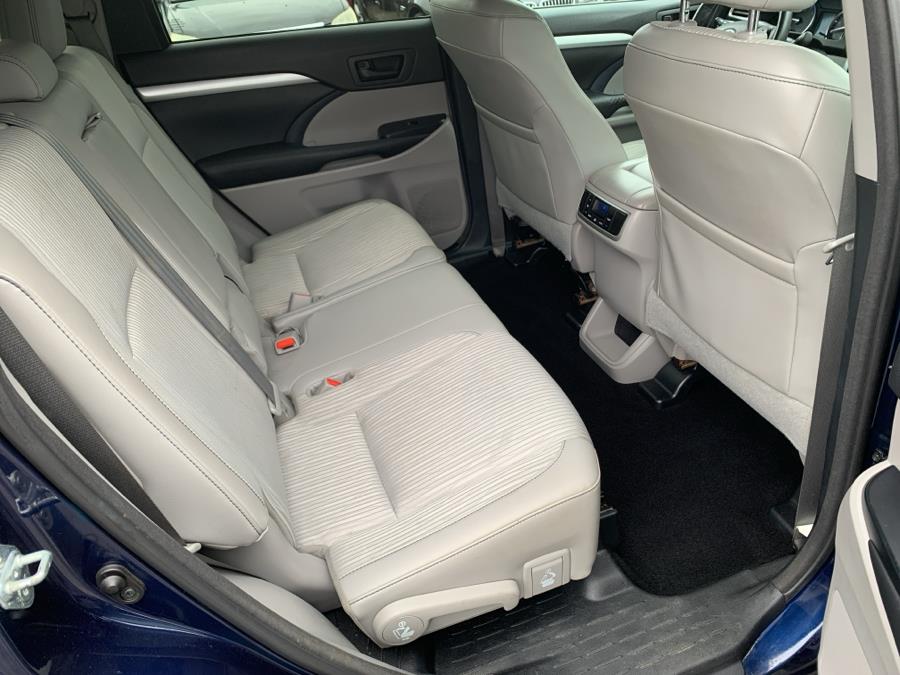 2016 Toyota Highlander AWD 4dr V6 LE (Natl) photo