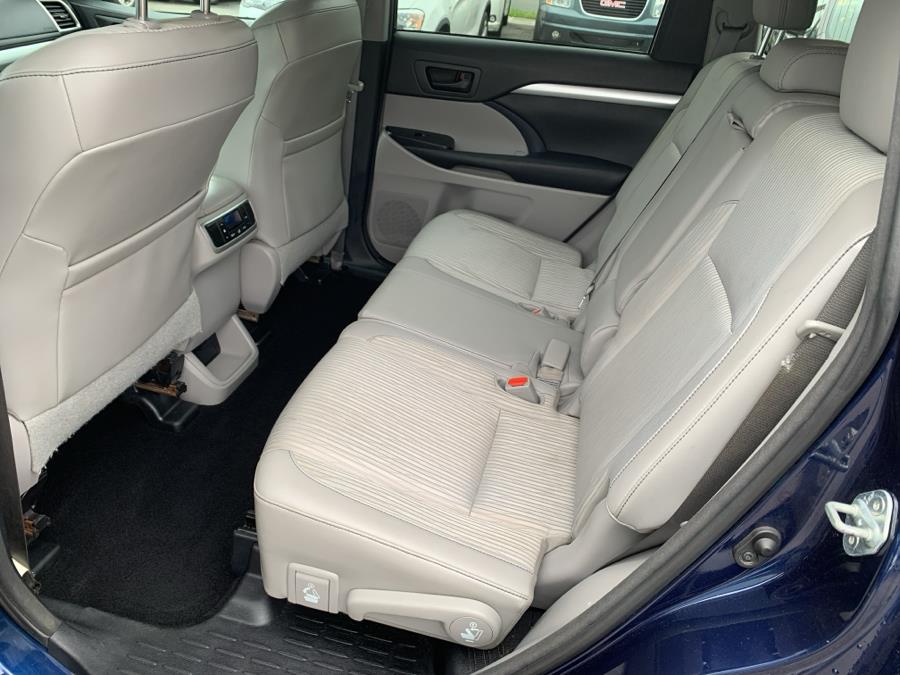 2016 Toyota Highlander AWD 4dr V6 LE (Natl) photo