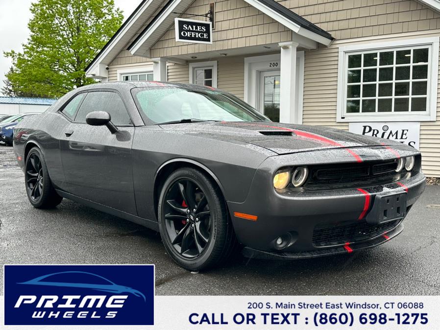 2017 Dodge Challenger SXT Coupe photo
