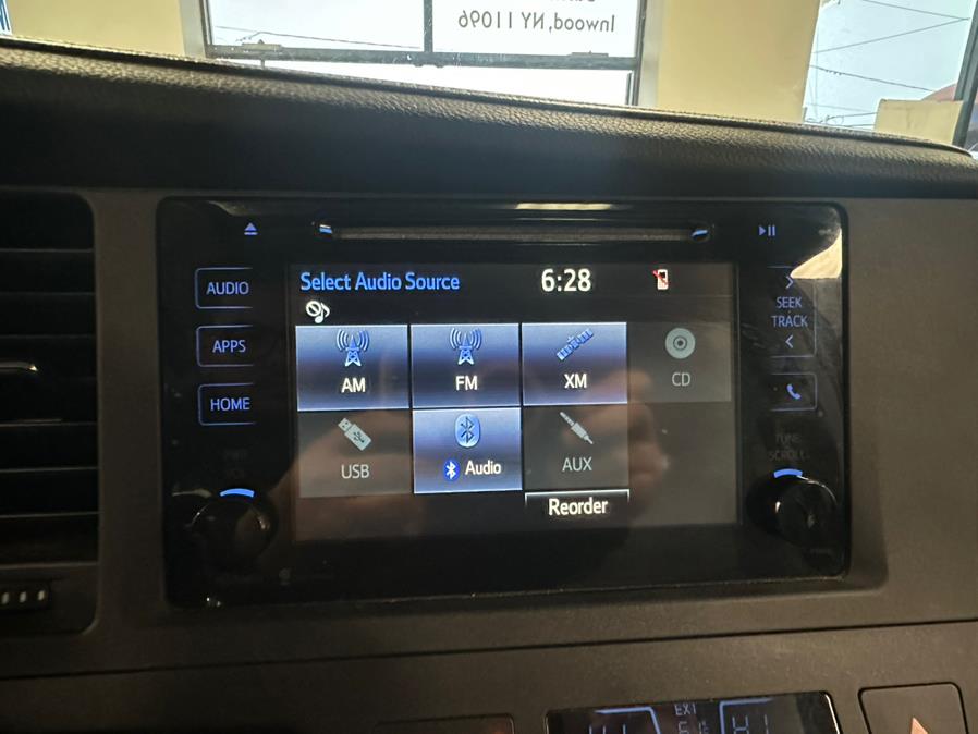 2015 Toyota Sienna 5dr 7-Pass Van XLE AWD (Natl) photo