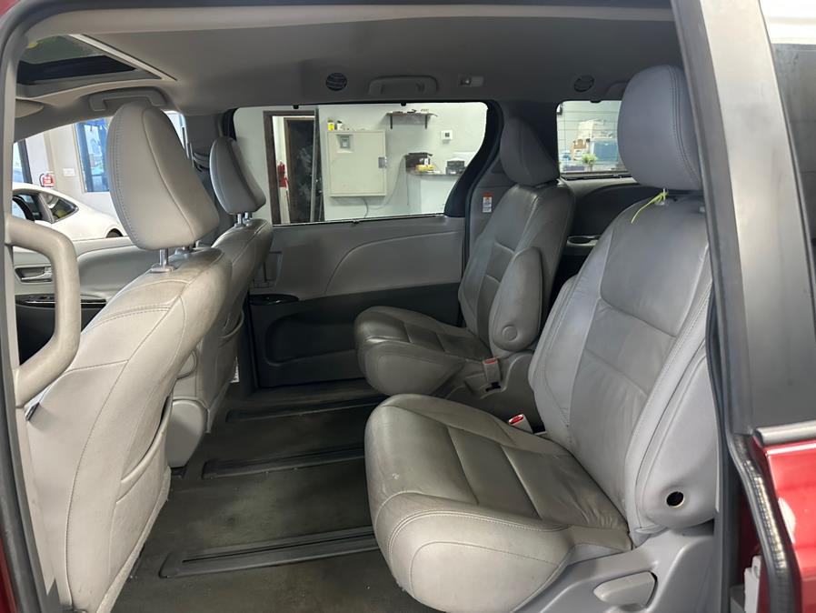 2015 Toyota Sienna 5dr 7-Pass Van XLE AWD (Natl) photo