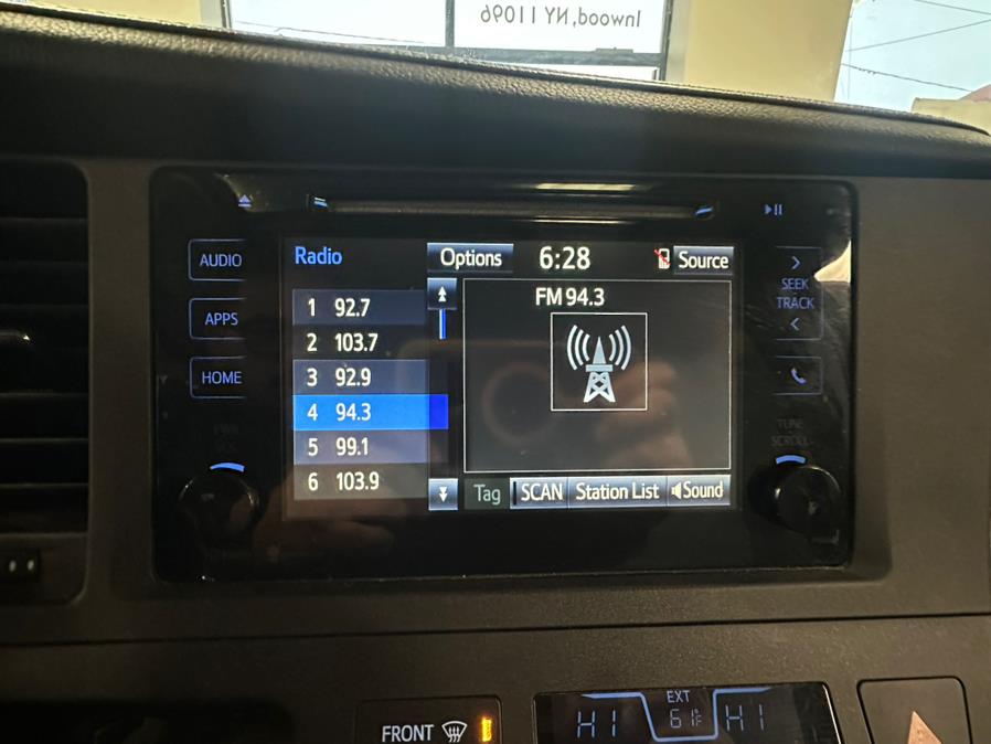 2015 Toyota Sienna 5dr 7-Pass Van XLE AWD (Natl) photo