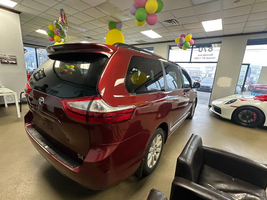 2015 Toyota Sienna 5dr 7-Pass Van XLE AWD (Natl) photo