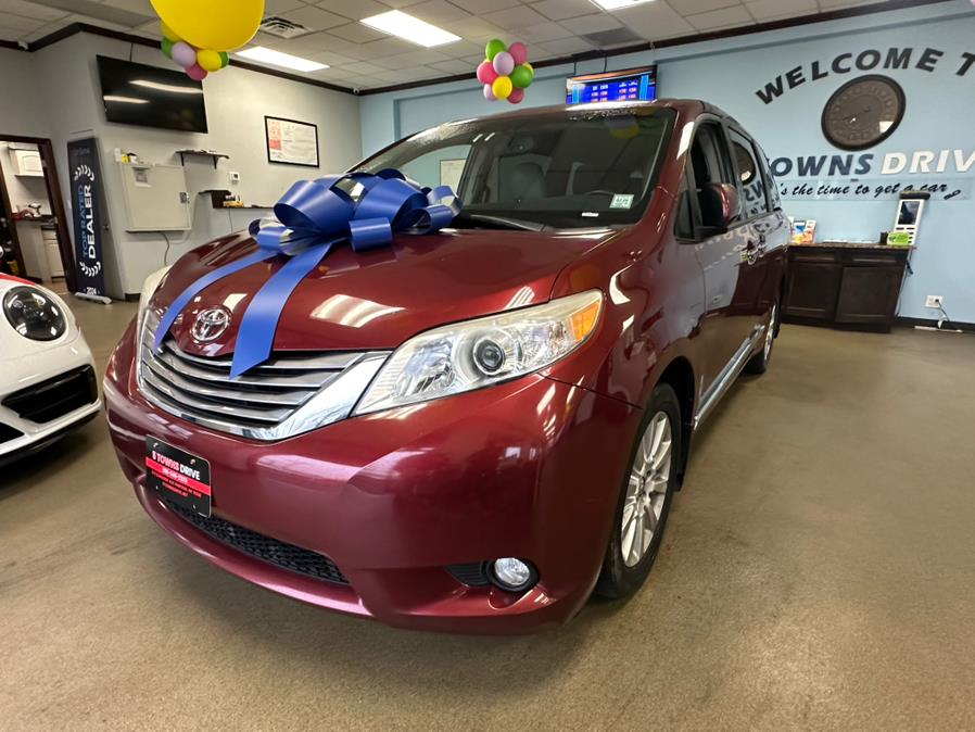 2015 Toyota Sienna 5dr 7-Pass Van XLE AWD (Natl) photo