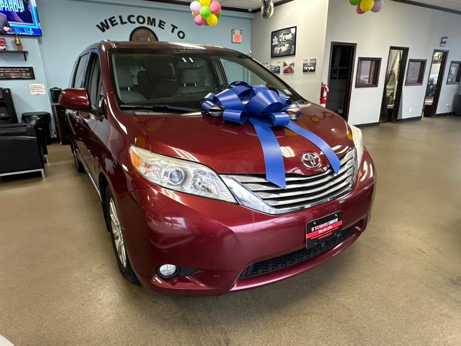 2015 Toyota Sienna 5dr 7-Pass Van XLE AWD (Natl) photo