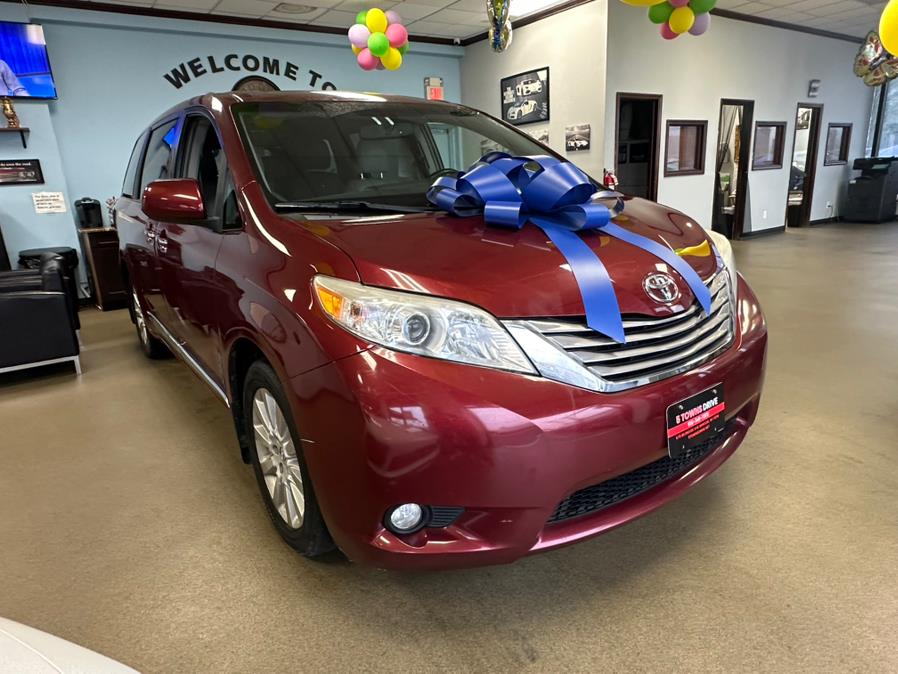 2015 Toyota Sienna 5dr 7-Pass Van XLE AWD (Natl) photo