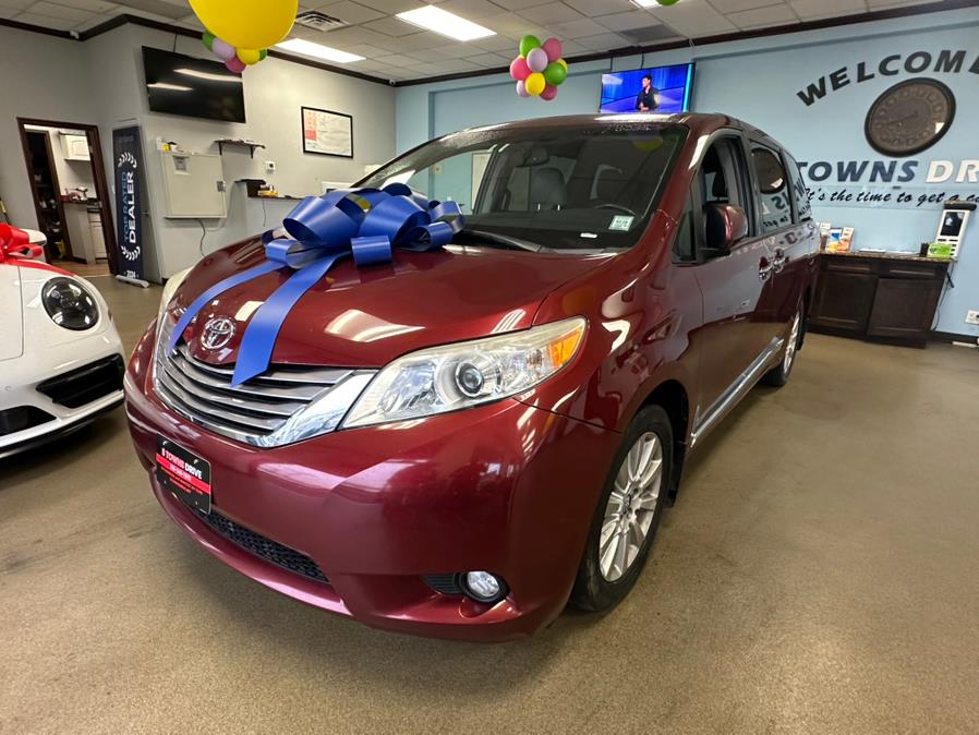 2015 Toyota Sienna 5dr 7-Pass Van XLE AWD (Natl) photo