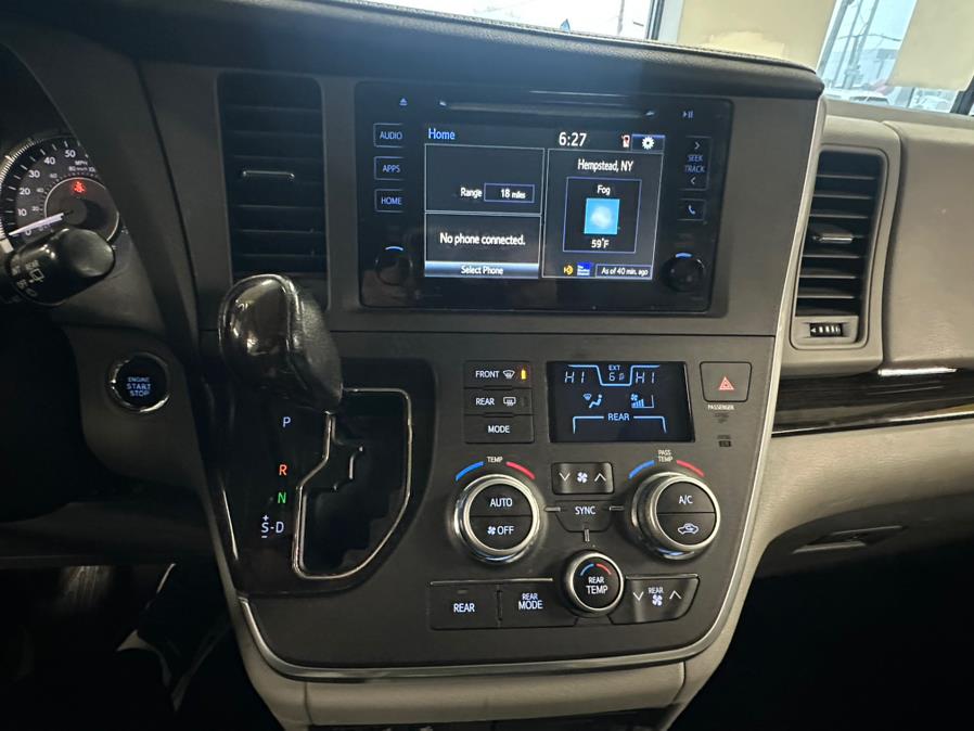 2015 Toyota Sienna 5dr 7-Pass Van XLE AWD (Natl) photo