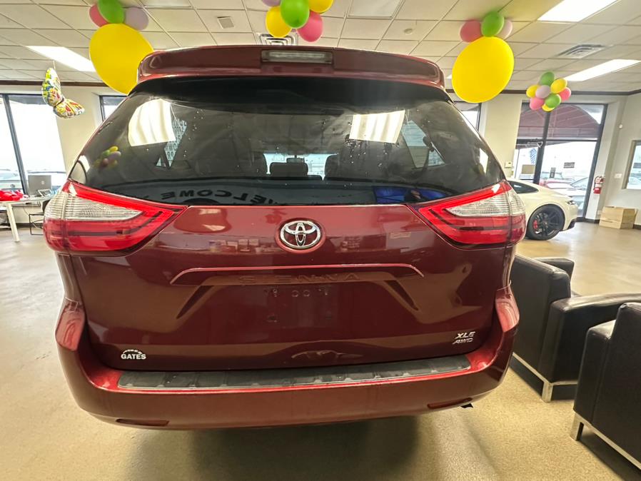 2015 Toyota Sienna 5dr 7-Pass Van XLE AWD (Natl) photo