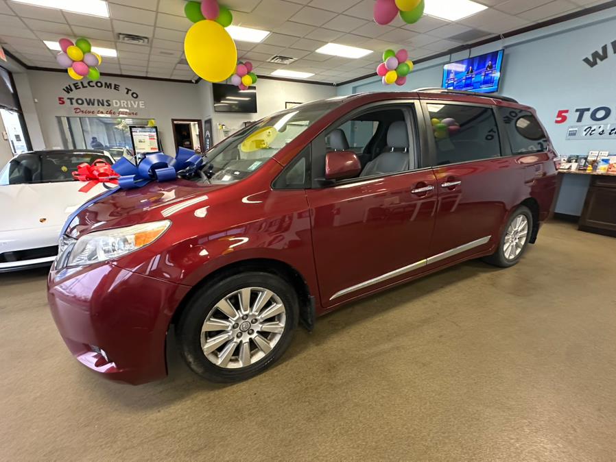 2015 Toyota Sienna 5dr 7-Pass Van XLE AWD (Natl) photo
