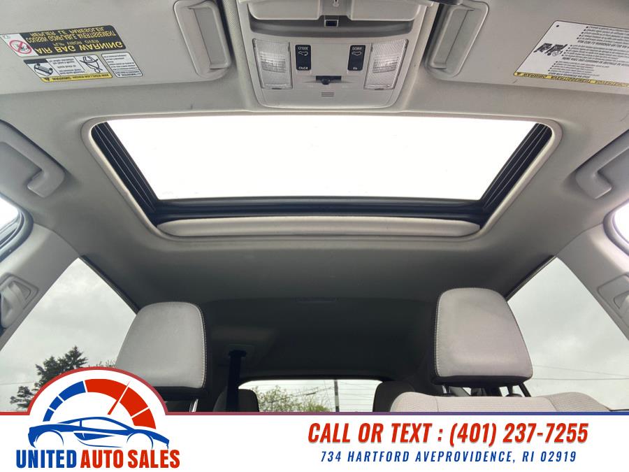 2017 Toyota RAV4 XLE AWD (Natl) photo