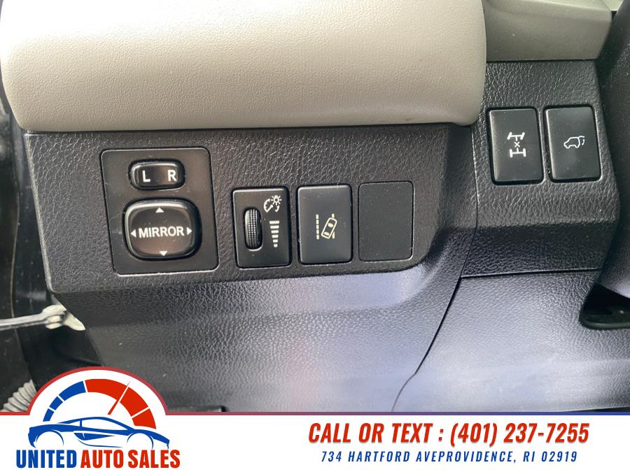 2017 Toyota RAV4 XLE AWD (Natl) photo