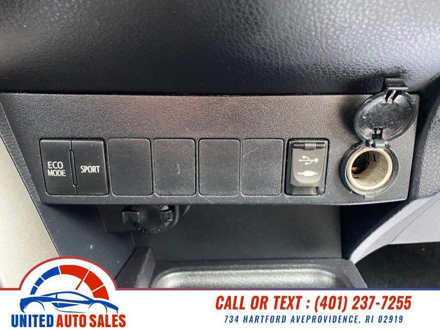 2017 Toyota RAV4 XLE AWD (Natl) photo