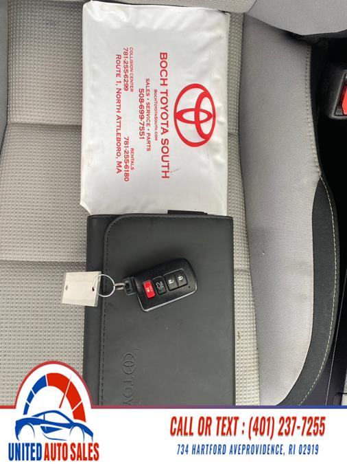2017 Toyota RAV4 XLE AWD (Natl) photo