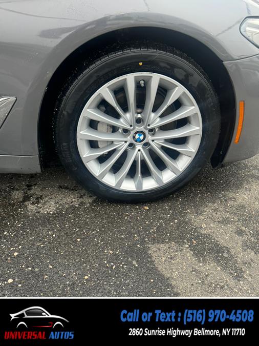 2022 BMW 5-Series 530i xDrive Sedan photo