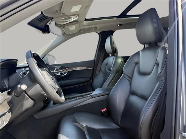 2018 Volvo XC90 T5 Momentum photo