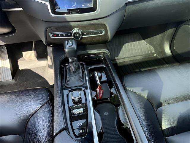2018 Volvo XC90 T5 Momentum photo