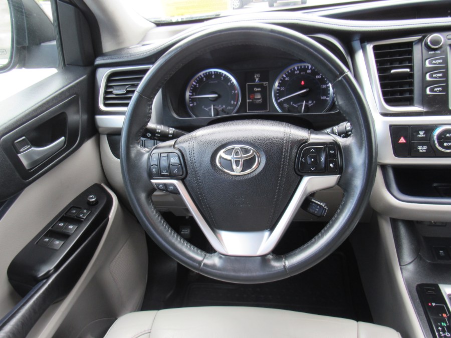 2016 Toyota Highlander XLE photo