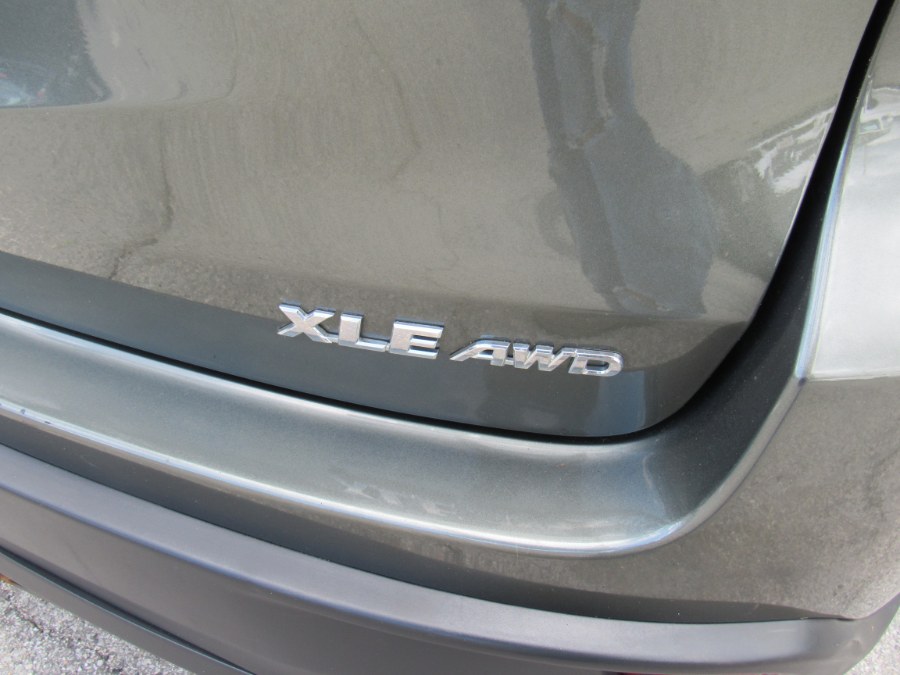 2016 Toyota Highlander XLE photo