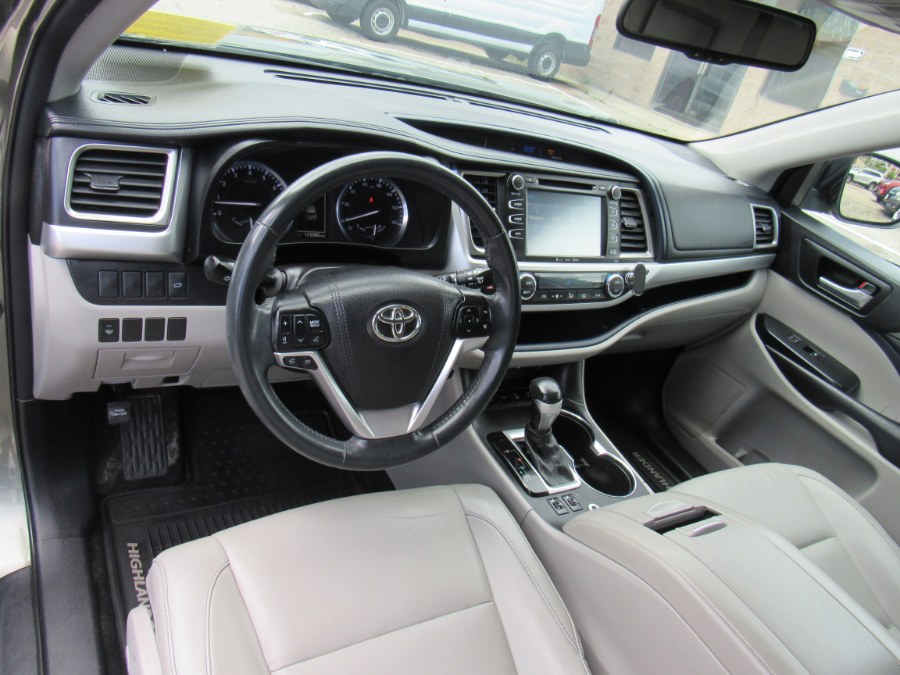 2016 Toyota Highlander XLE photo
