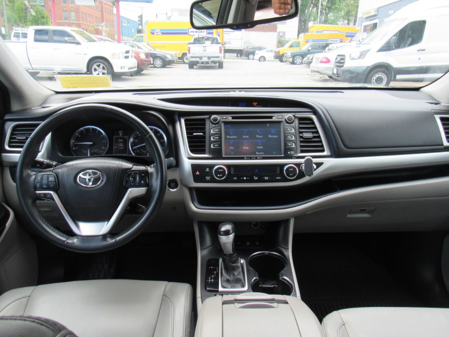 2016 Toyota Highlander XLE photo